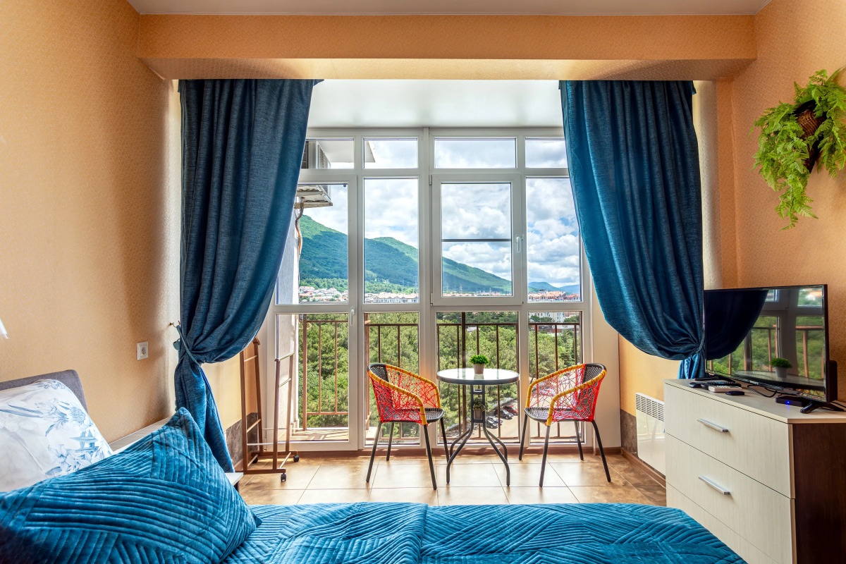 Квартира Евротрешка с видом на горы