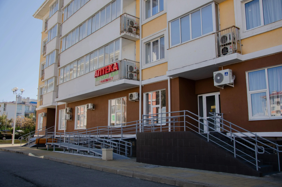 Квартира для 4х гостей в минуте от моря с оборудованной кухонной зоной и просторным душем