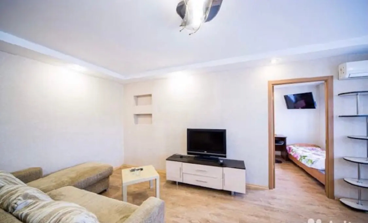 Апартаменты Двухкомнатные в центре на Крисанова