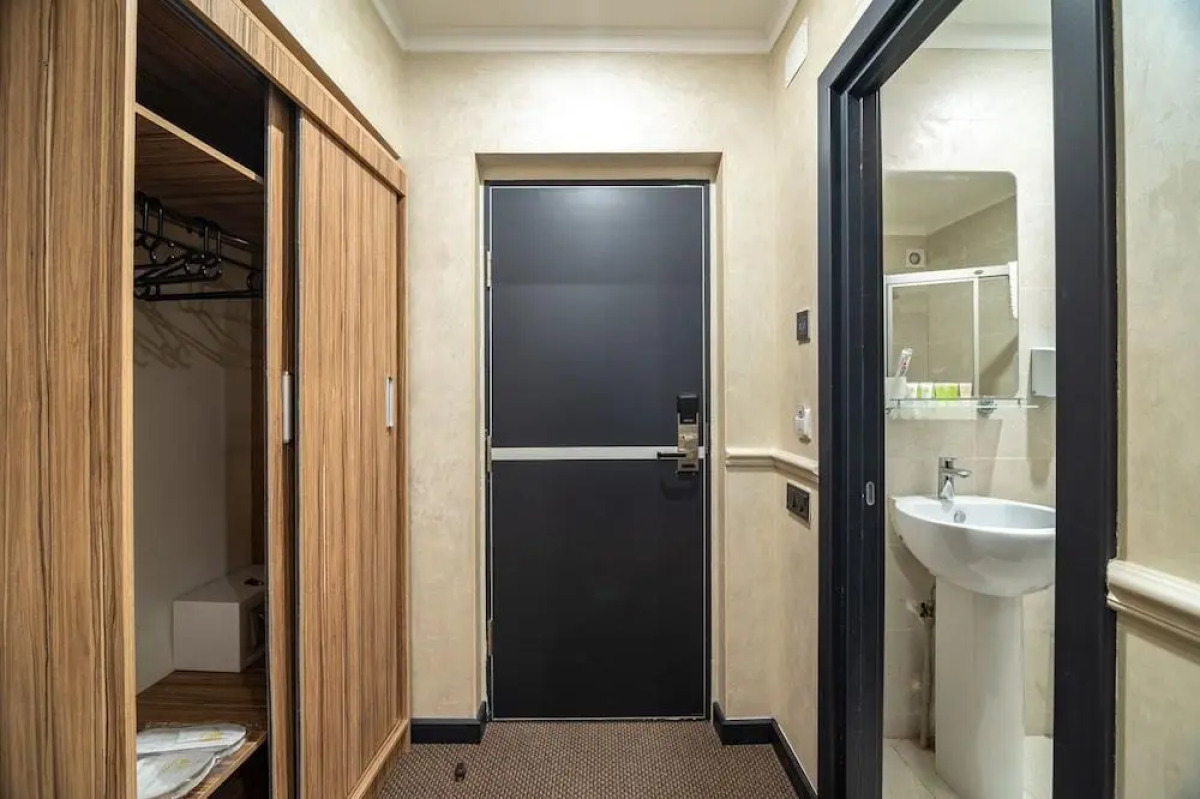 Отель Mildom City