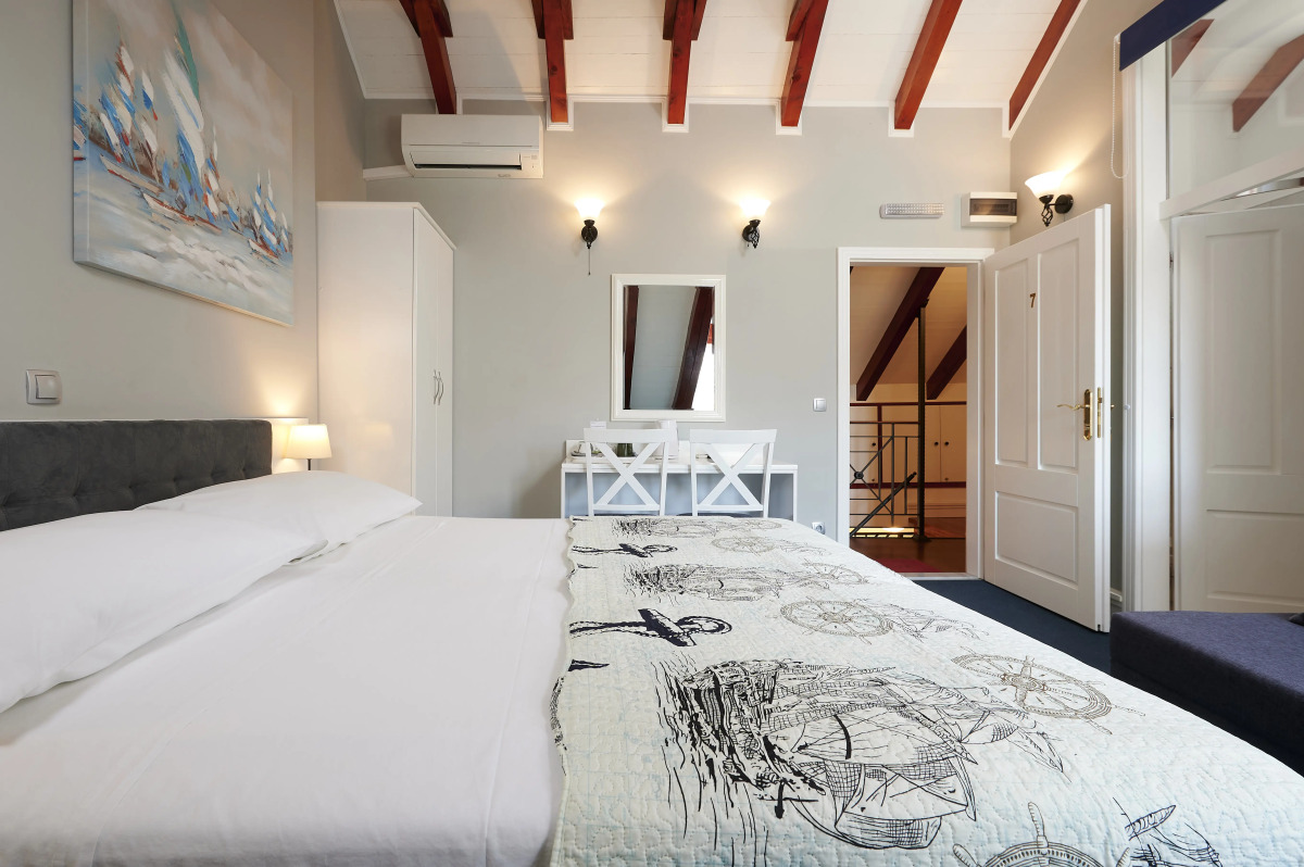 Palace Central Square