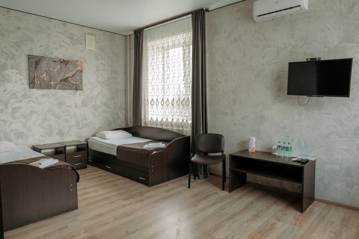 Отель Корона