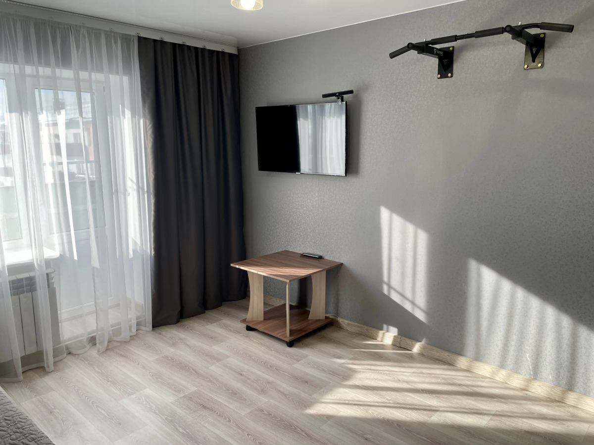 Квартира с видом на сопку с телевышкой На Сутки