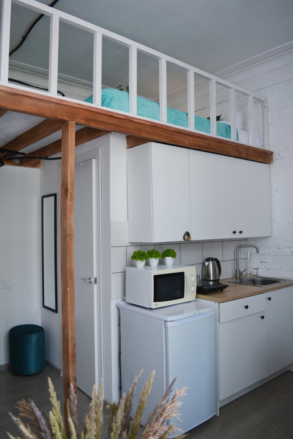 Двухуровневые апартаменты рядом с метро и парком Крылья Советов