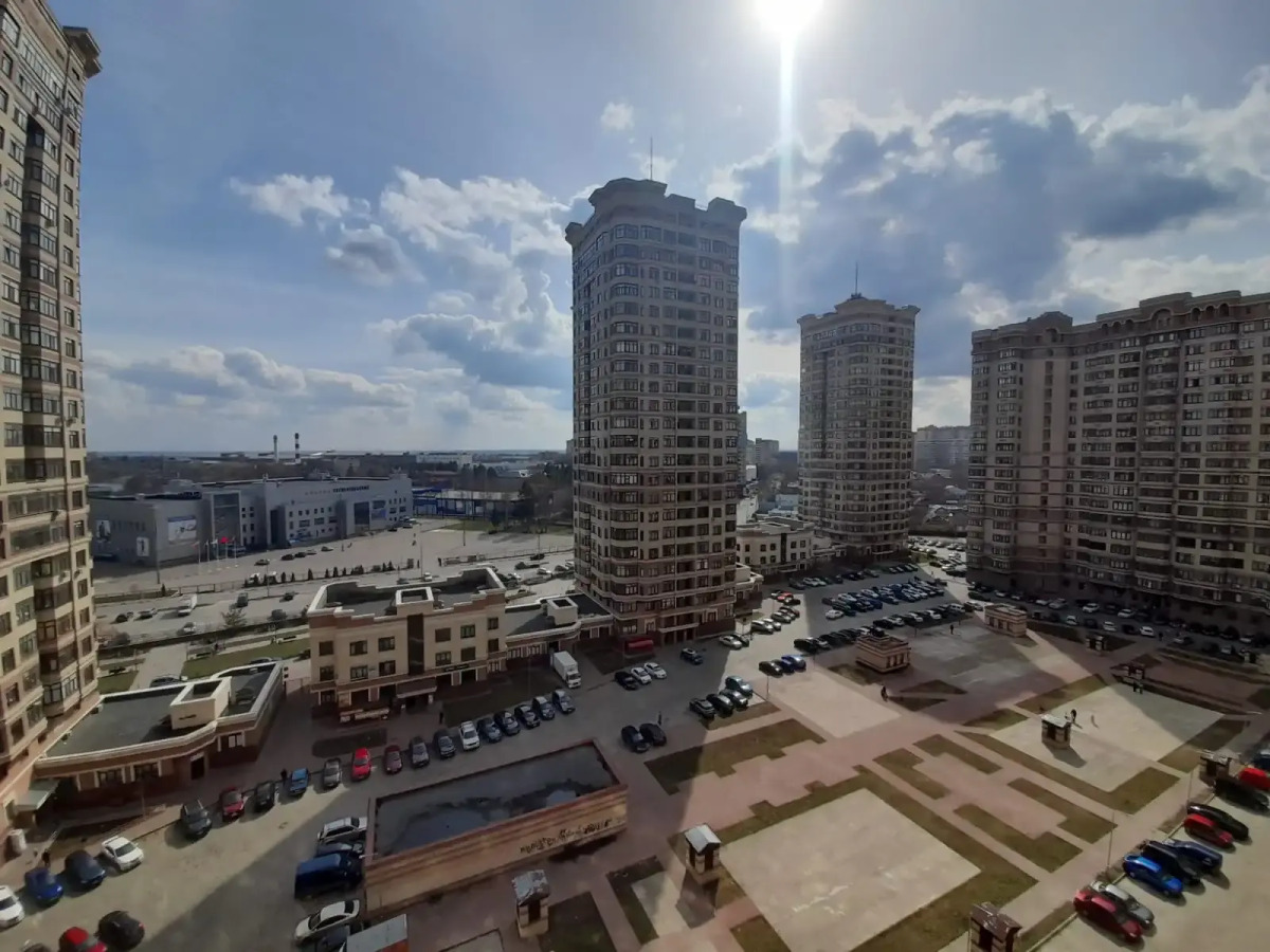 Апартаменты 1-комнатные с балконом на двенадцатом этаже