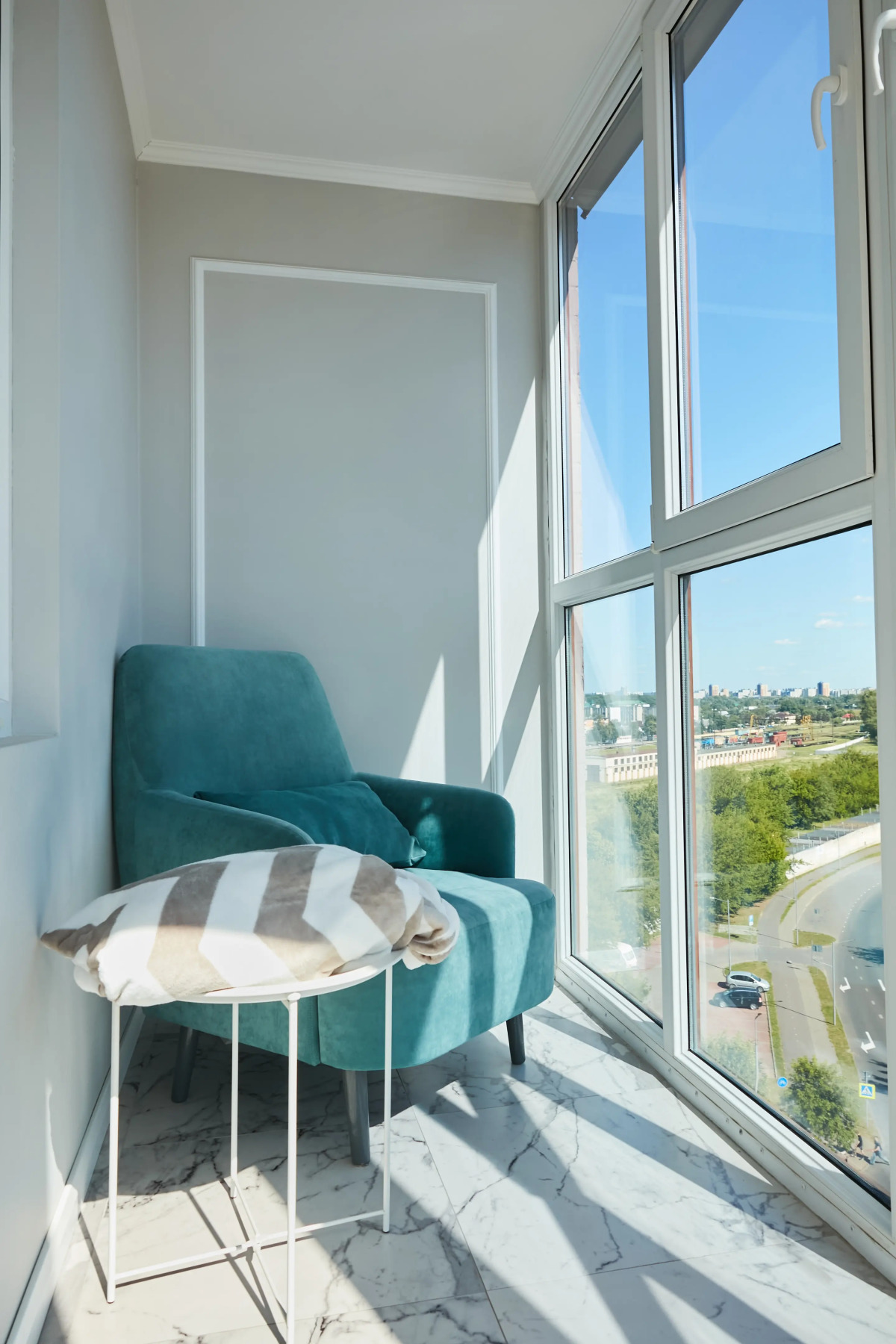 Апартаменты Luma White #2 в центре города с красивым видом на балконе