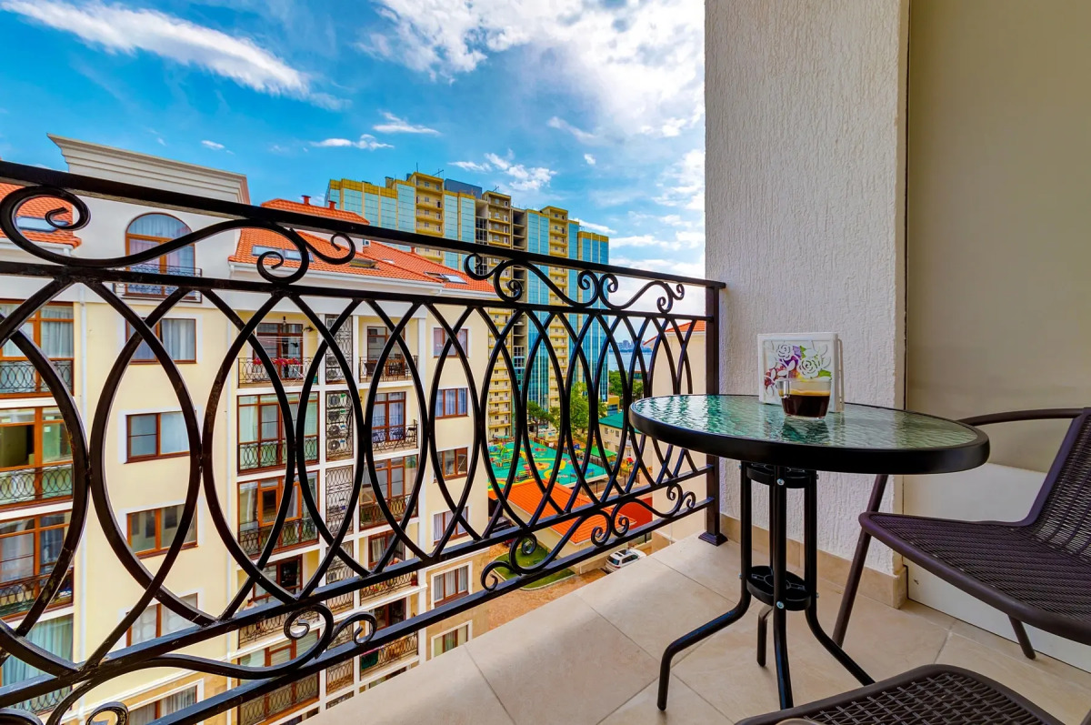 Квартира  Двухкомнатная с Видом на Море и Горы ЖК Изумрудный город до 4 человек