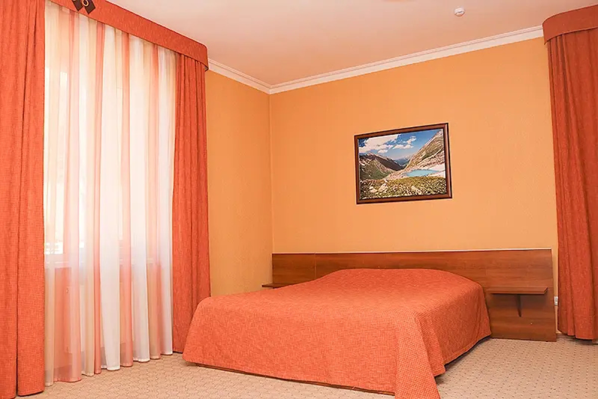 Отель NATIONAL Dombay