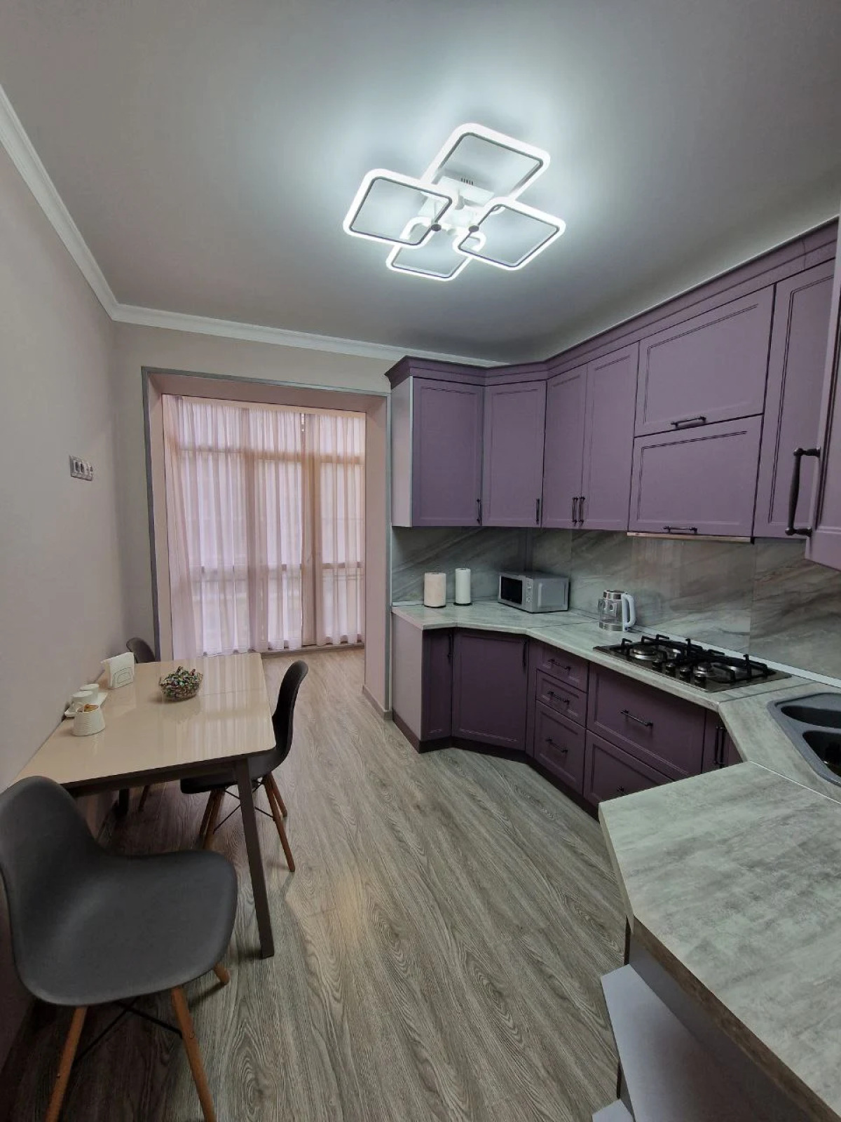 Квартира Flatirini в Новом ЖК с Панорамными Окнами