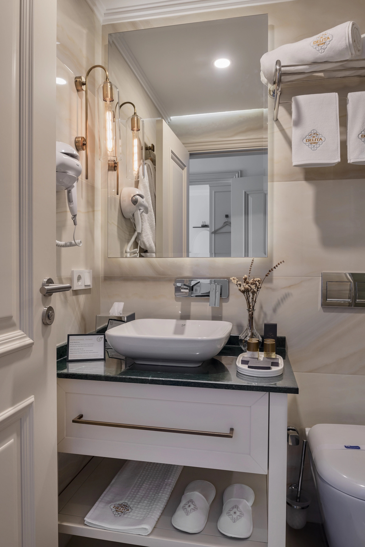 Отель Delita City