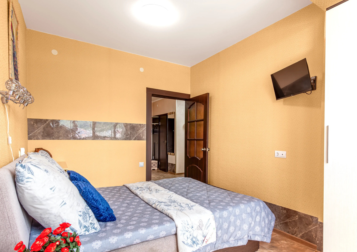 Квартира Евротрешка с видом на горы