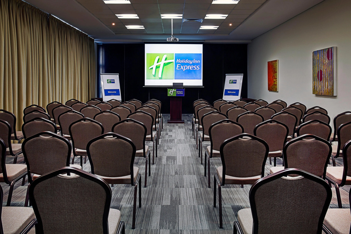 Holiday Inn Express Dubai Internet City an IHG Hotel