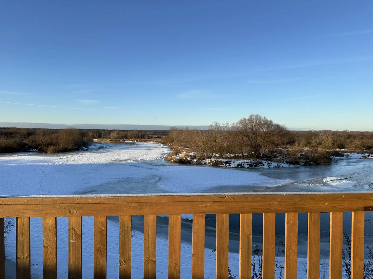 Частный дом Над Рекой с видом на Озеро