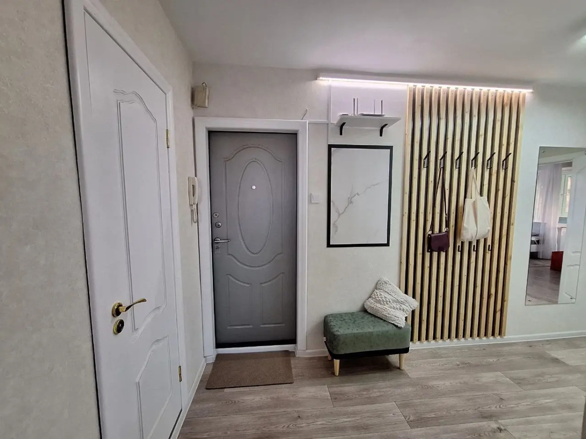 Квартира новая до 4+2 человек "Версаль апартмент"