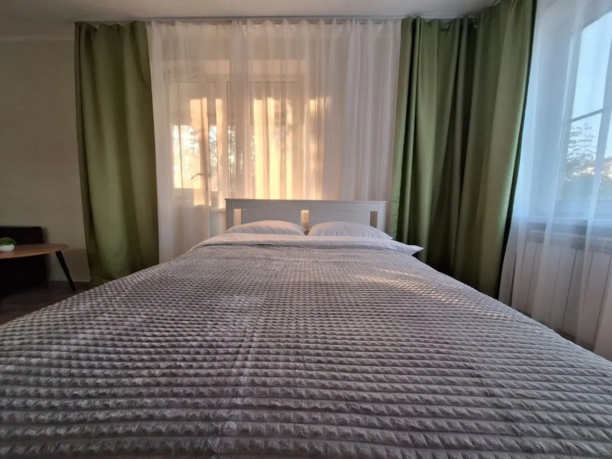 Квартира новая до 4+2 человек "Версаль апартмент"