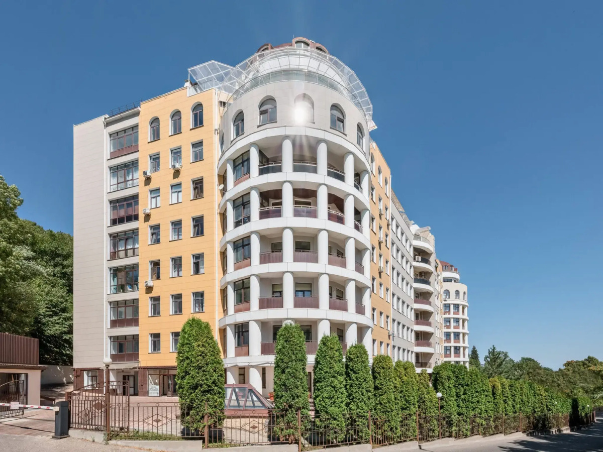 Апартаменты Шафран Ирины Савельевой - В центре у курортного бульвара - Закрытый двор