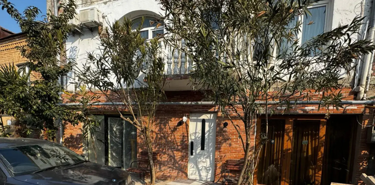 Отель Исака