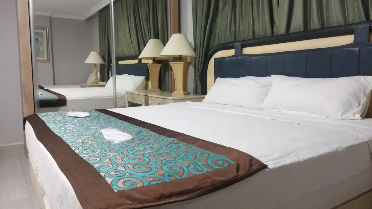 Отель Sever Suites