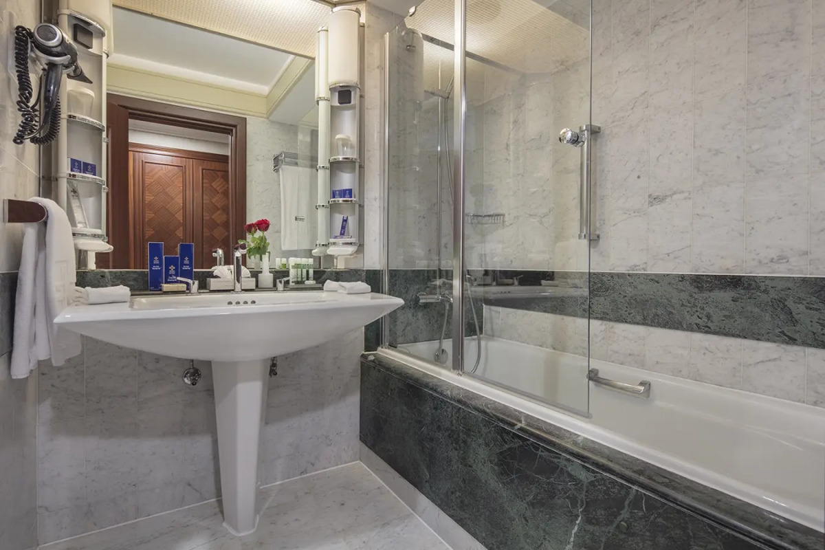 Отель Merit Crystal Cove Casino & SPA