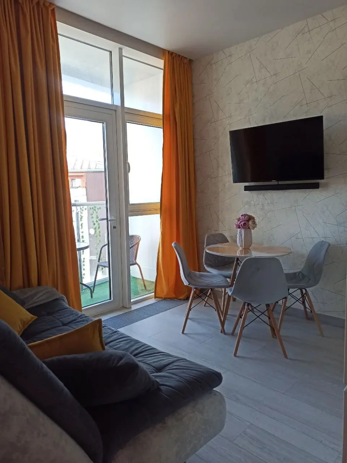 Квартира дизайнерская четырехместная с балконом