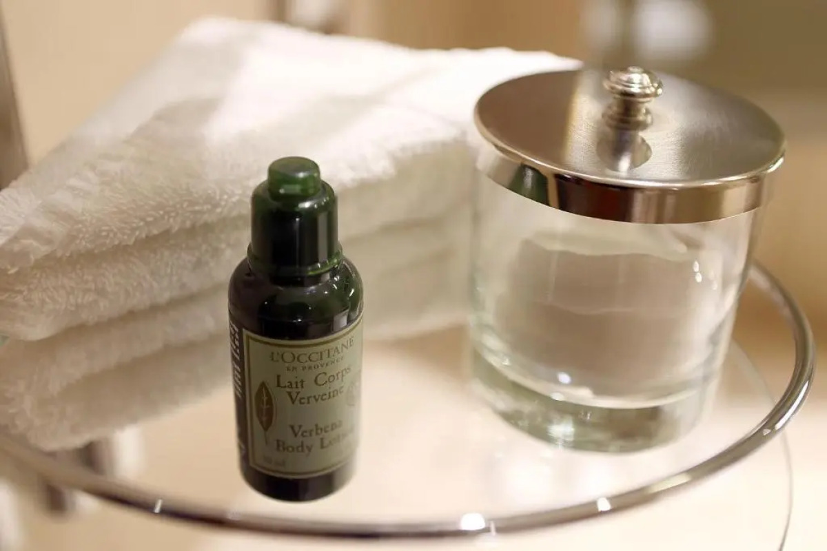 Canary Riverside Plaza Hotel