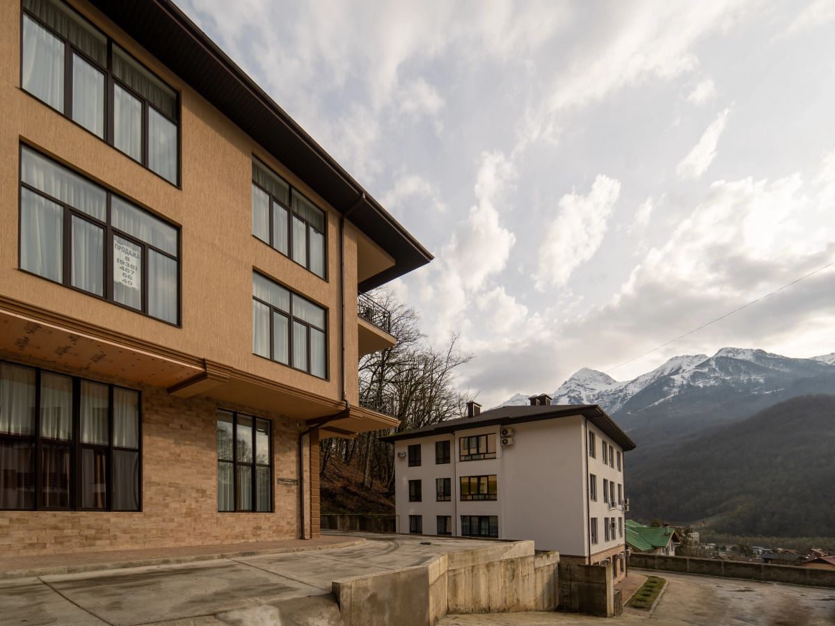 Апартаменты двухуровневые с видом на горы. Жить в Горах.