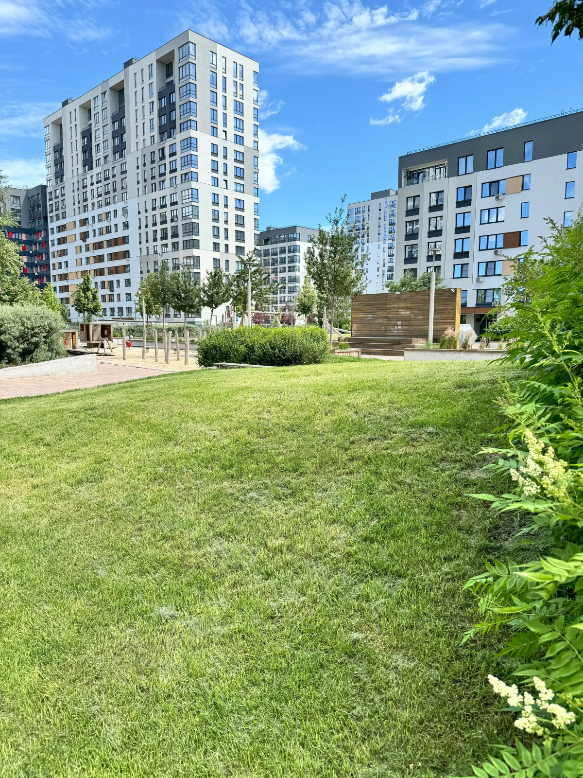 Апартаменты Четырехместная дизайнерская квартира в ЖК "Новин"