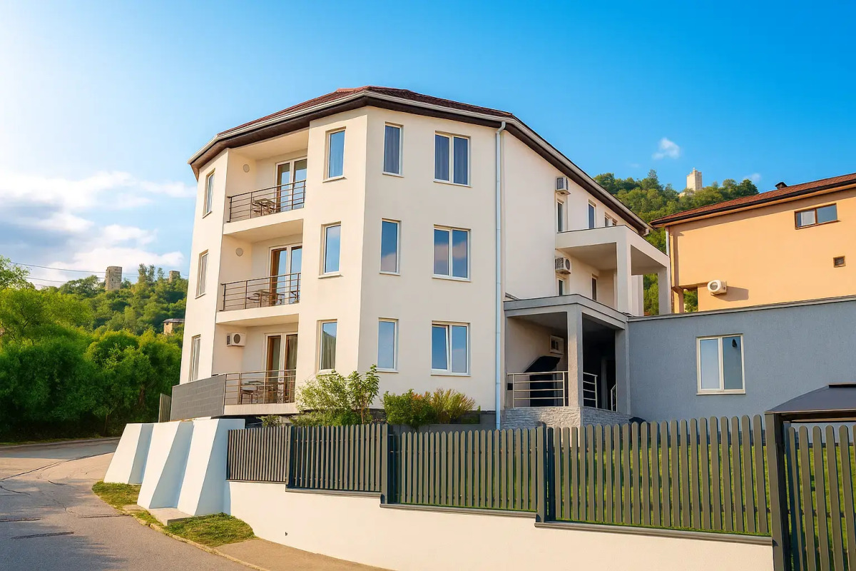 Отель Манон