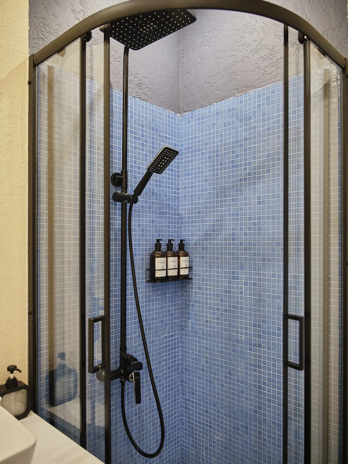 Апартаменты Уютная новая студия у метро Спартак