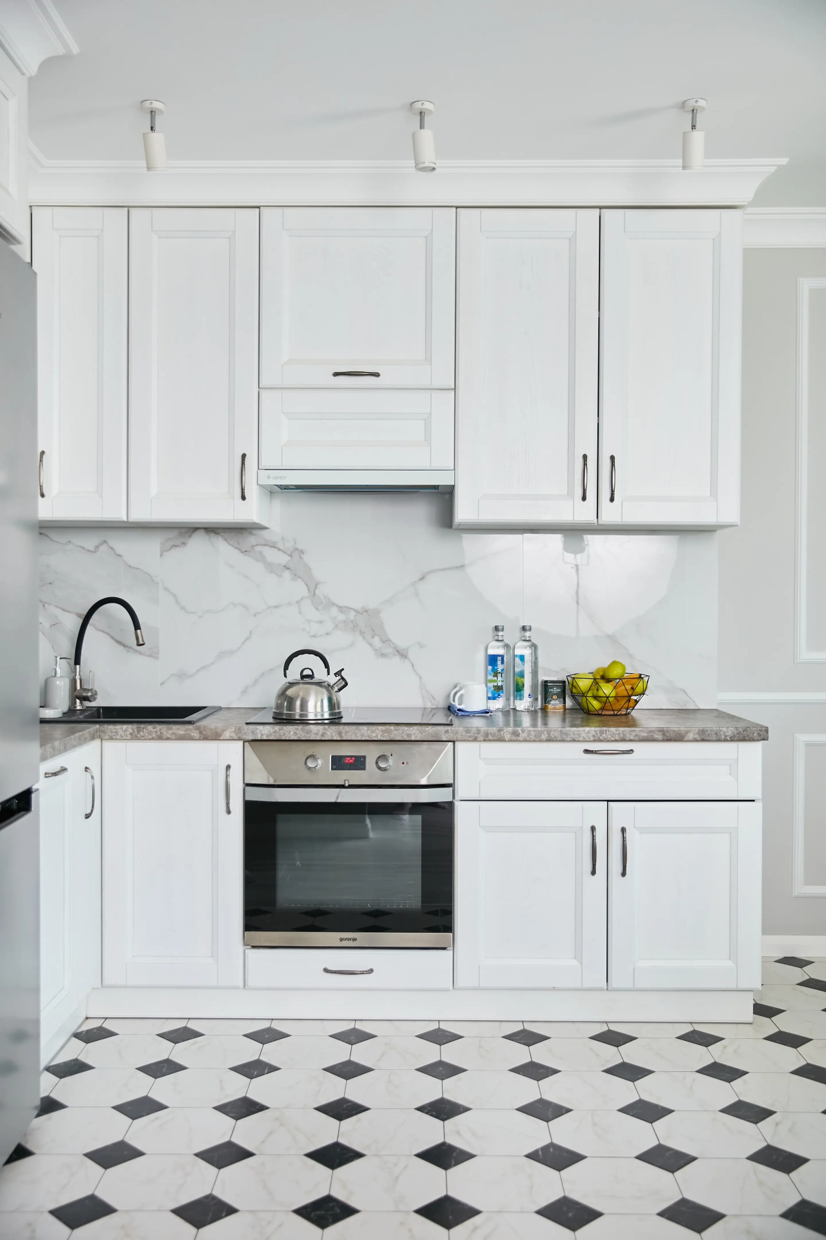 Апартаменты Luma White #2 в центре города с красивым видом на балконе