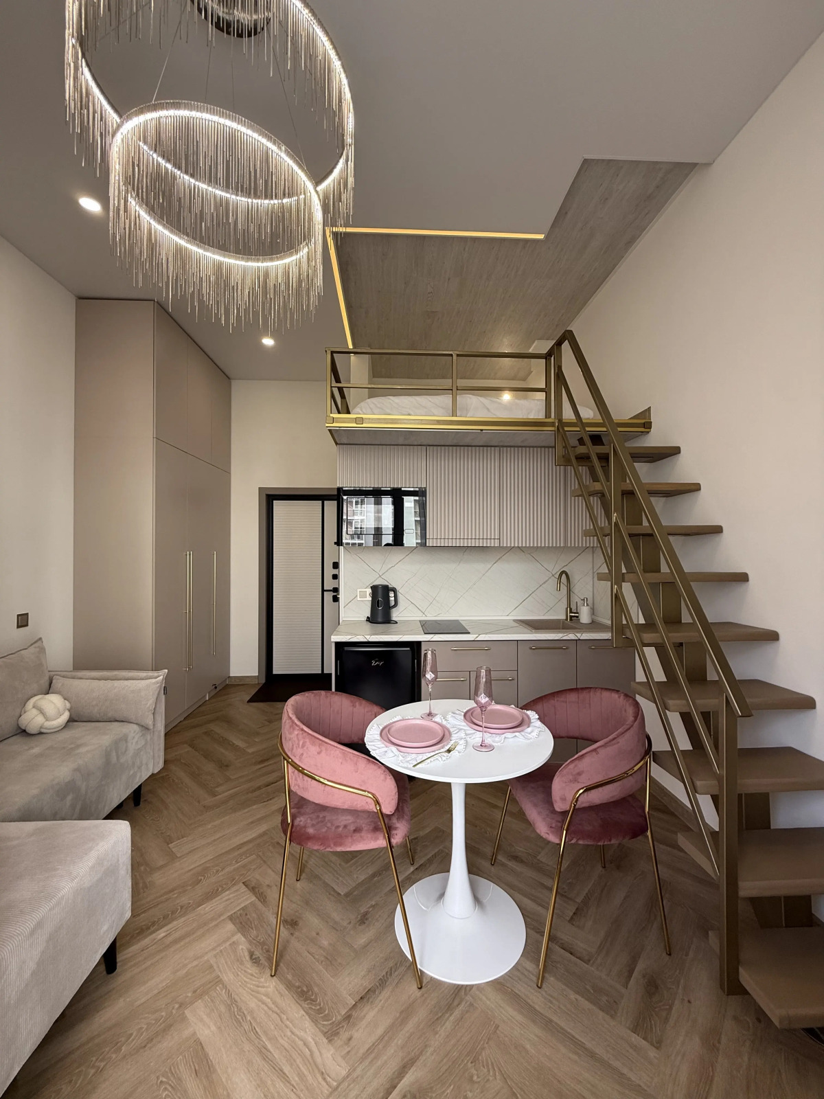 Апартаменты Двухуровневая студия KrasLoft в ЖК Преображенский на 4 человек