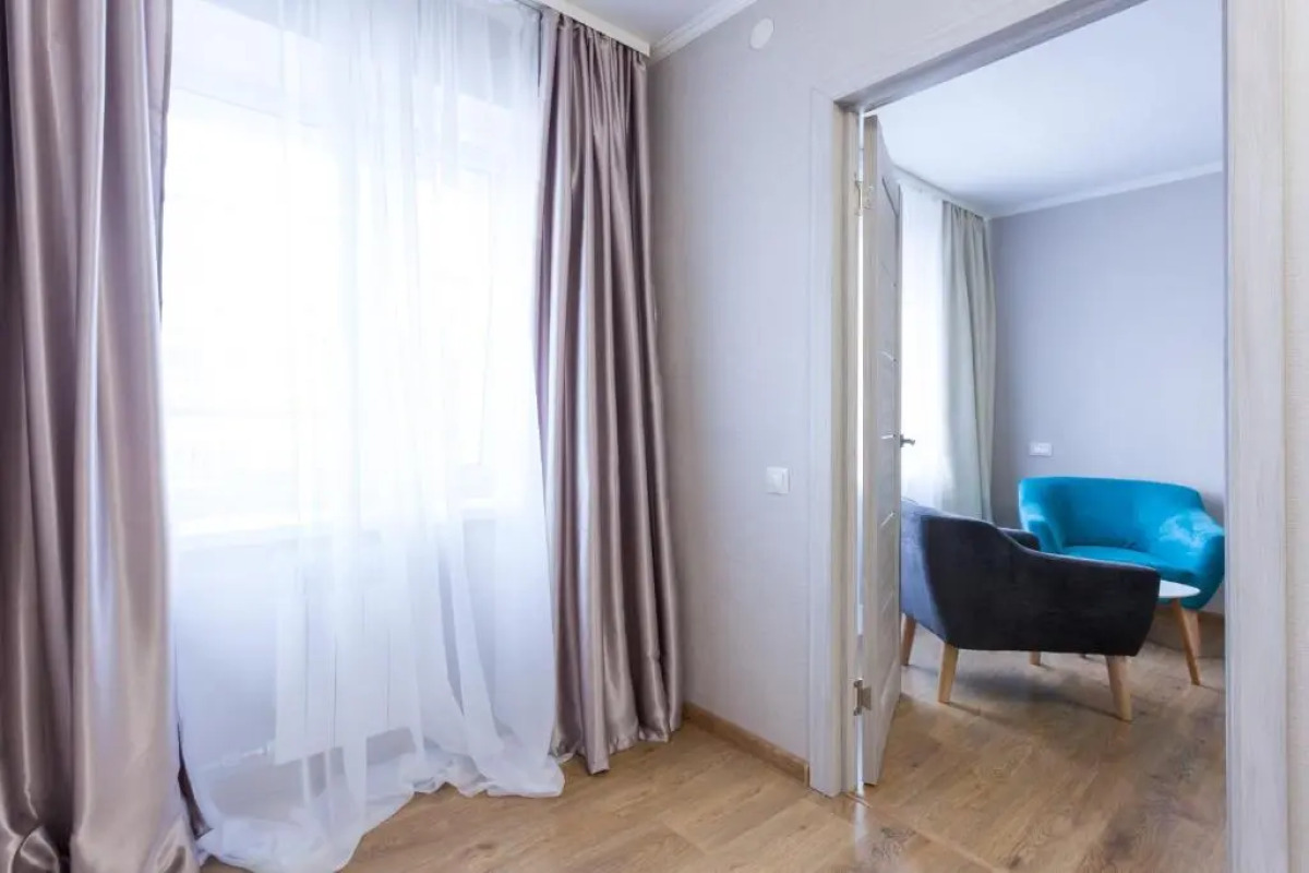 Апартаменты Трёхкомнатные Центр, Ленинский 29, Колибри#29