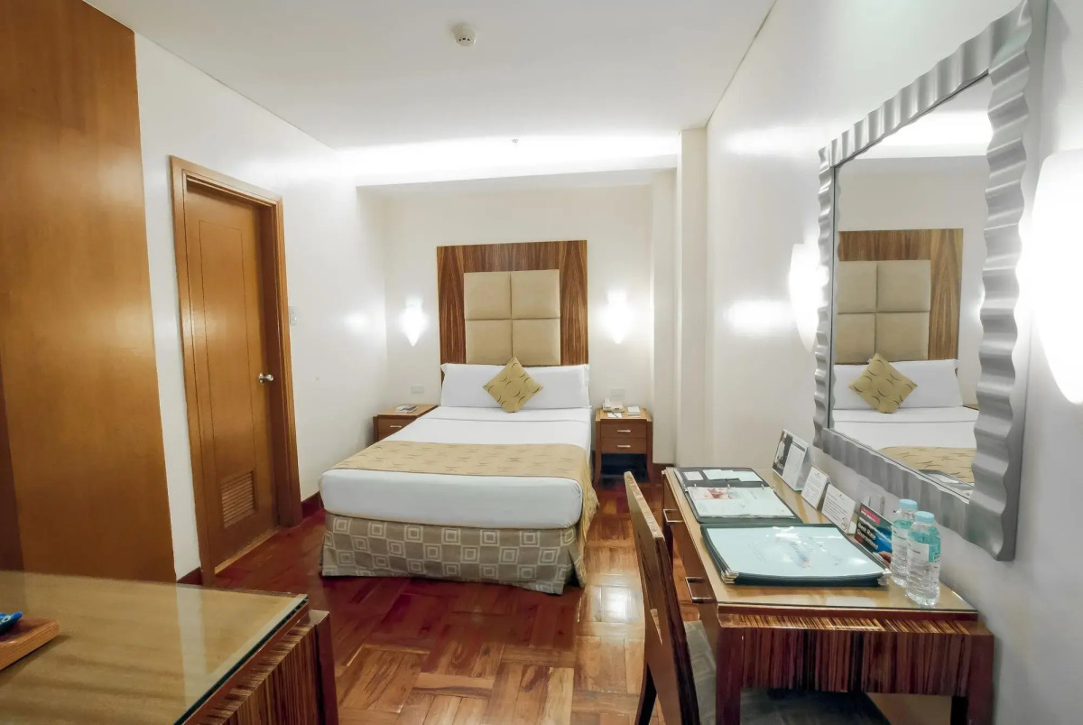 Отель City Garden Suites Manila