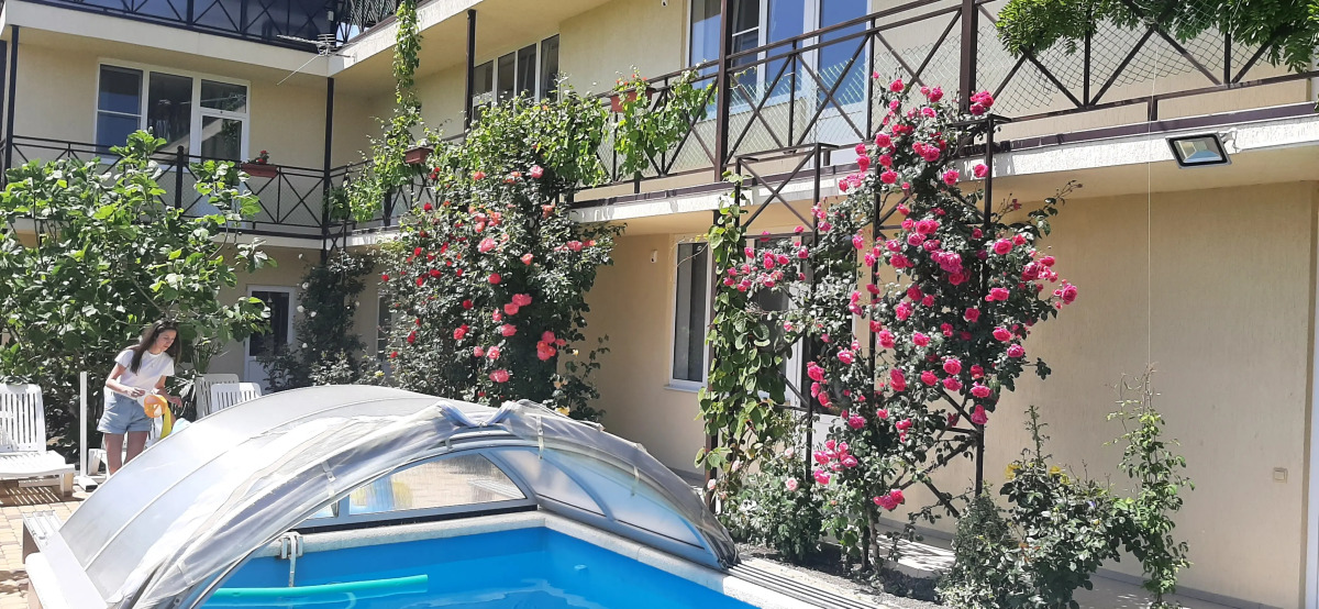 Guest House on Aivazovskogo 38