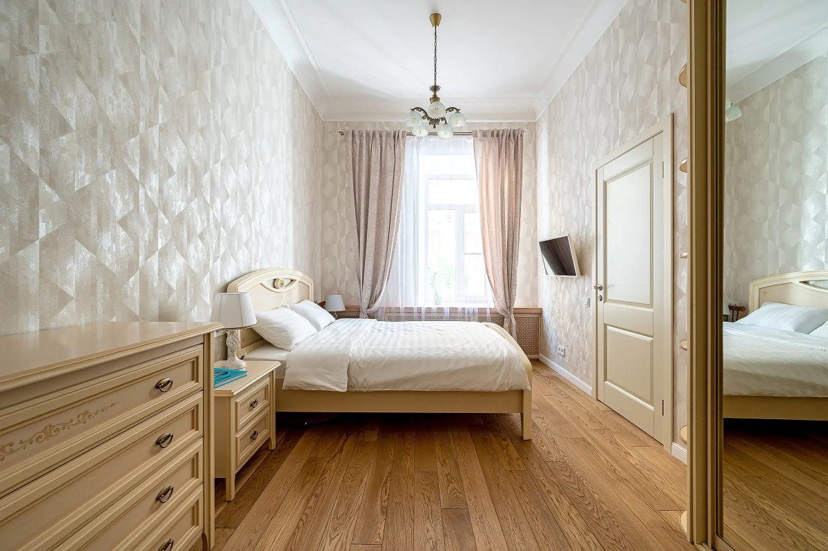 Трехкомантная квартира у летнего сада в Мозаичном дворе