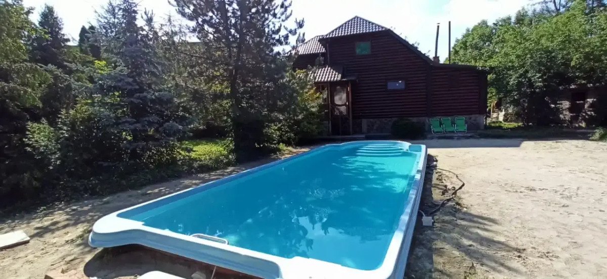 Дом для отдыха с баней и бассейном WoodRay