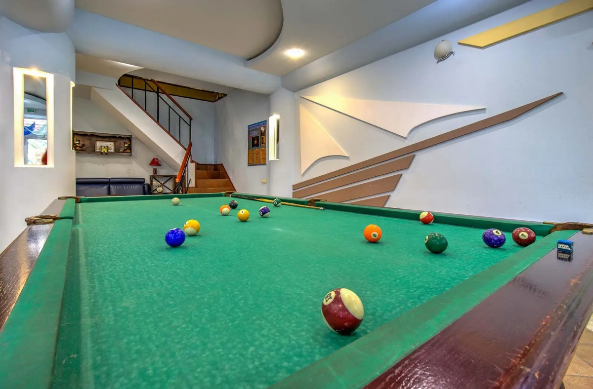 Отель Ламбат