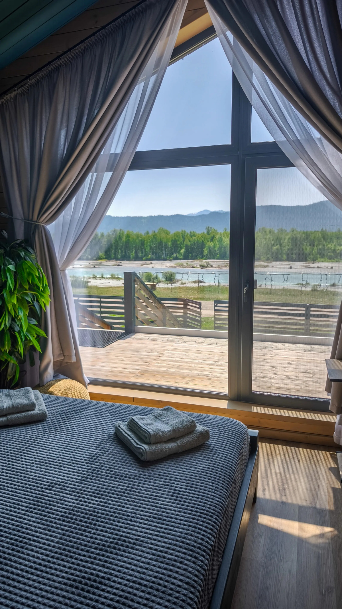 Частный дом Современный гостевой дом на слиянии рек Катунь и Кокса