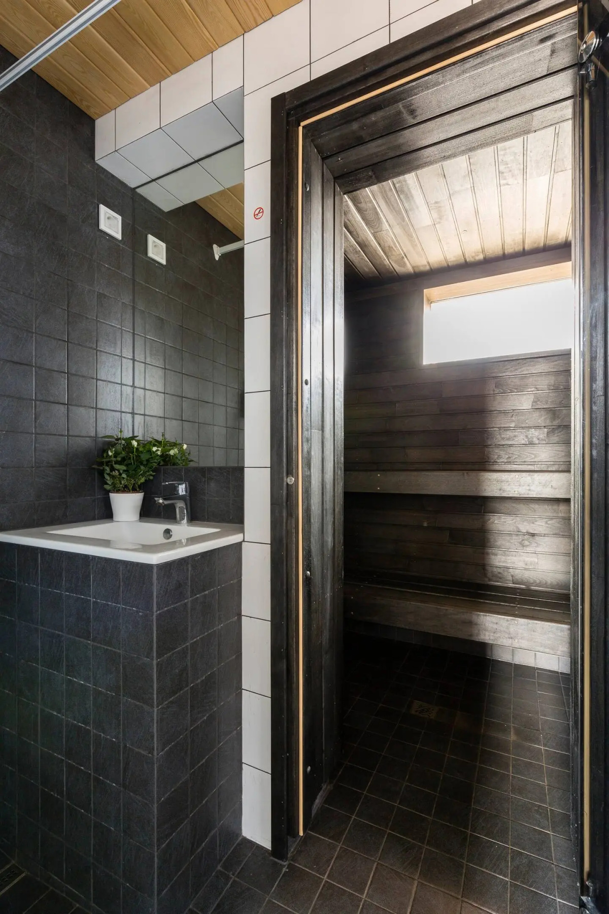 Gostevoy Dom Family Barn Karvala