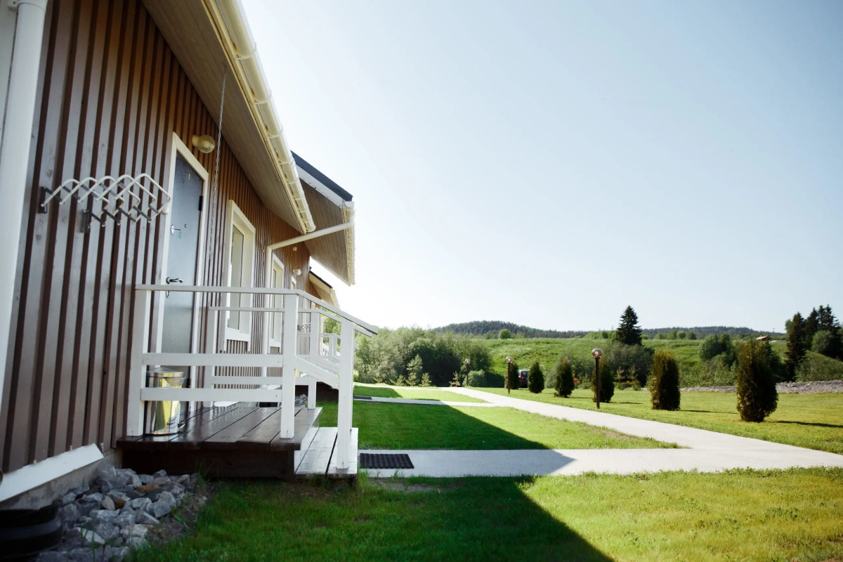 Частный дом у реки