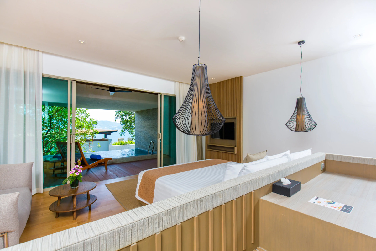 Отель Wyndham Grand Phuket Kalim Bay