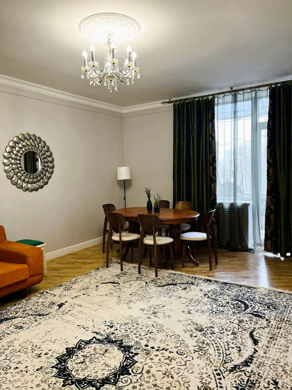 Квартира M.O.O.N APARTMENTS  Толе би Тулебаева кв 8 Центр