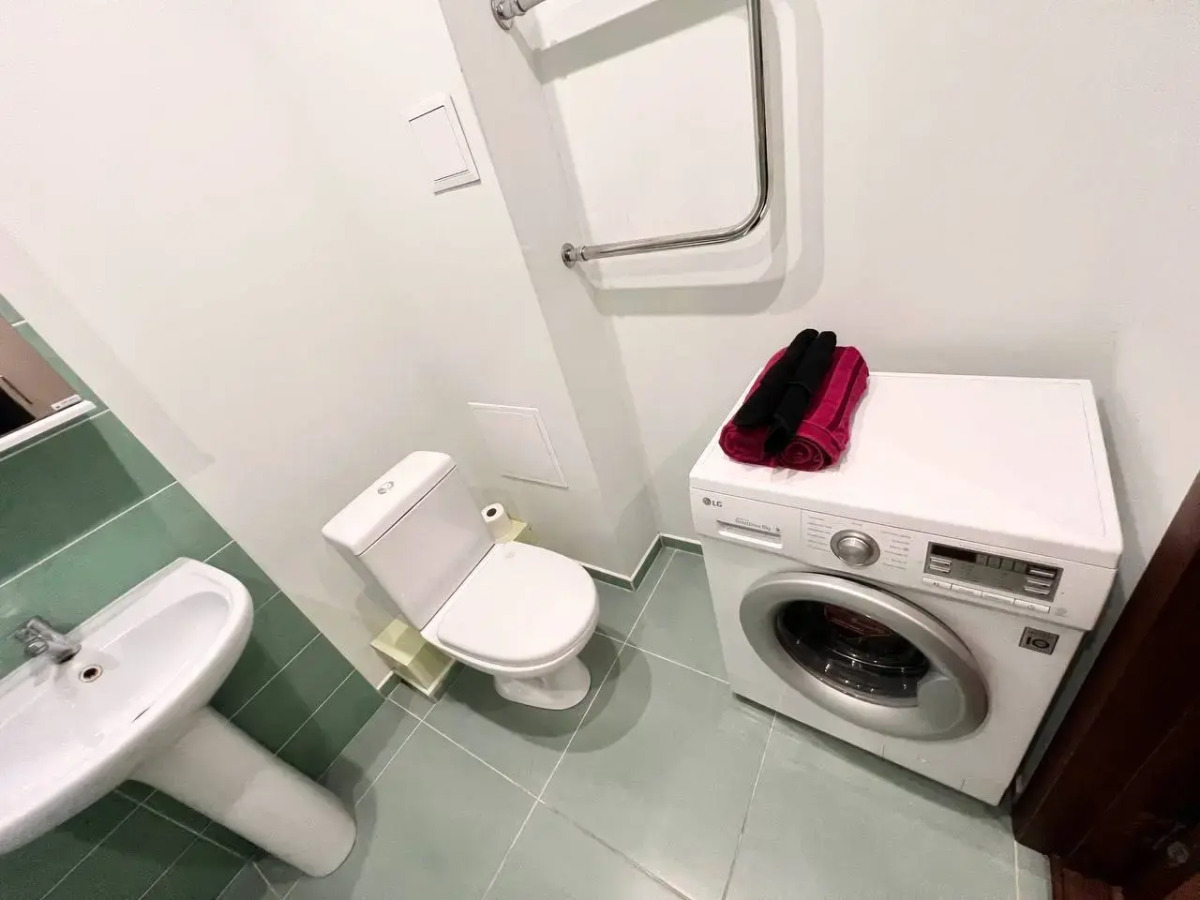 Апартаменты 2кв Восточный Суходольская 14