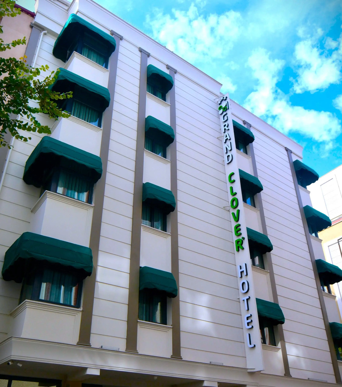 Отель Grand Clover
