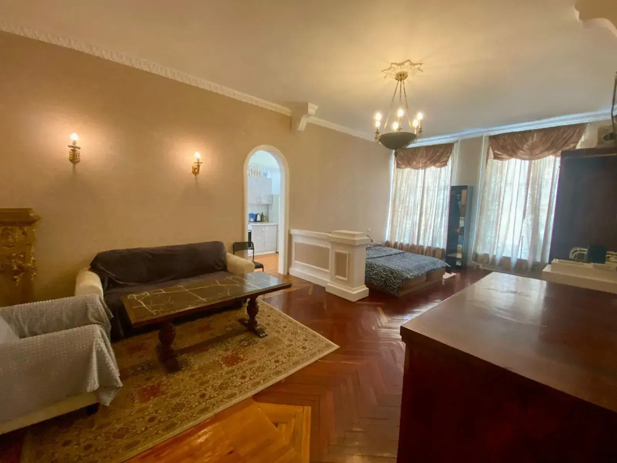 Апартаменты с видом на Невский проспект