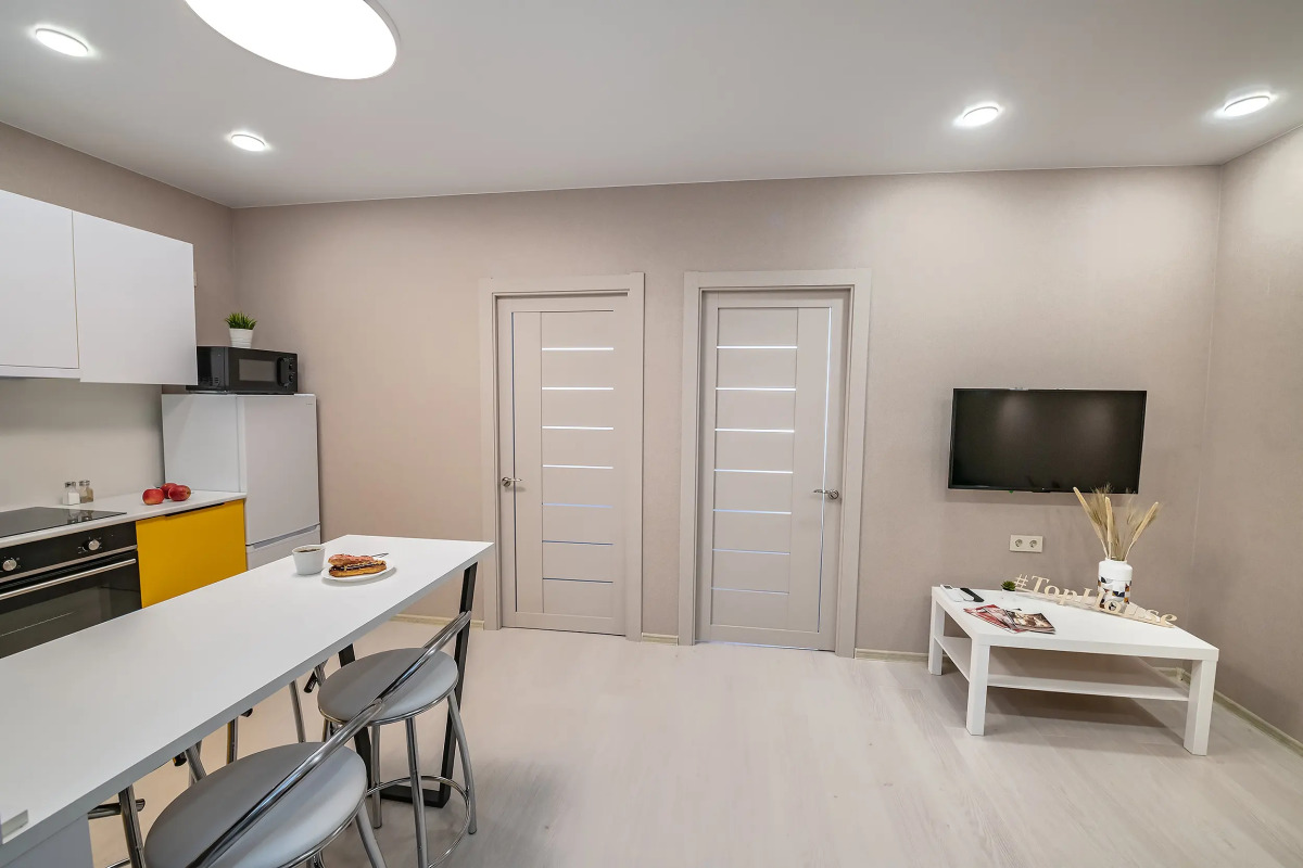 Апартаменты TopHouse на Каплунова 10 трёхкомнатные