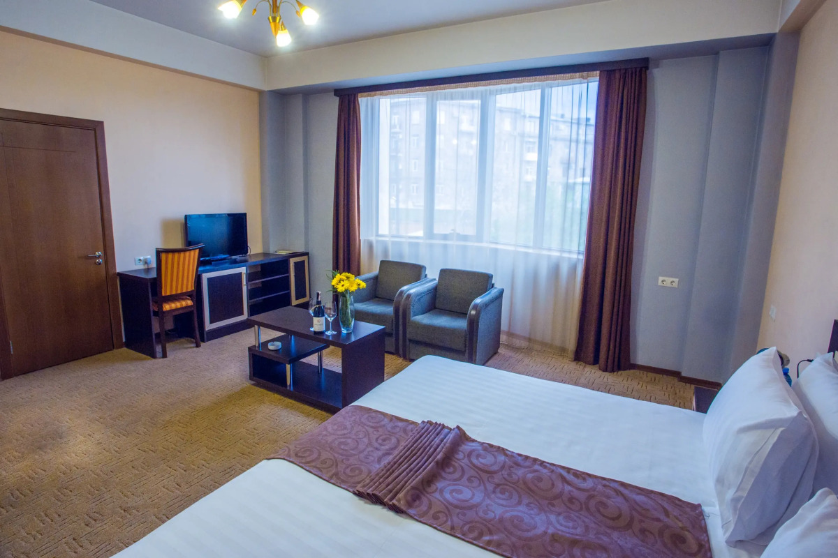 Отель Ani Central Inn