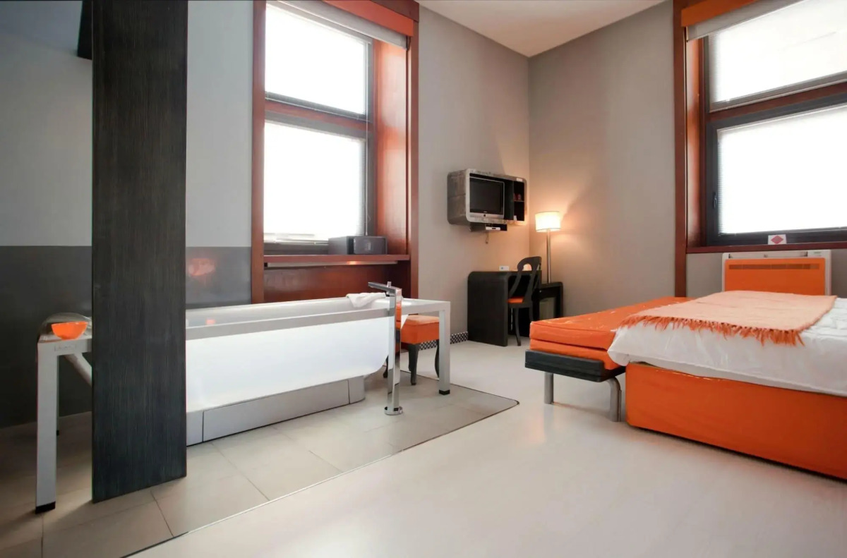 Orange Hotel