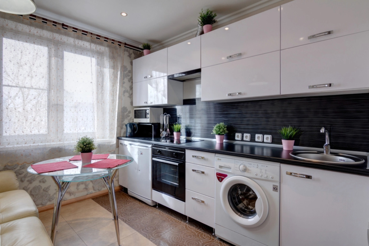 Апартаменты Стандартные с Балконом и Видом на Город на площади МОПРа