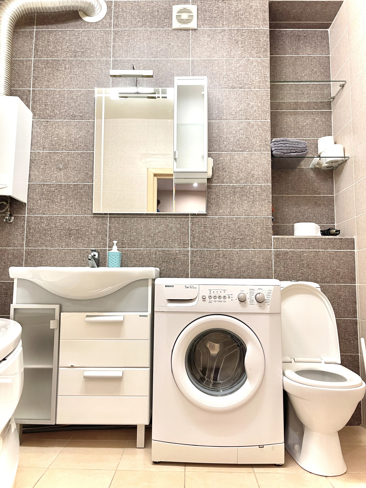 Апартаменты трёхкомнатные в центре города с балконом